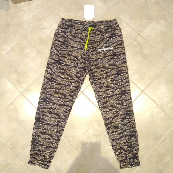 Crooks & Castles nylon pants - brand new - large - Picture 1 of 3